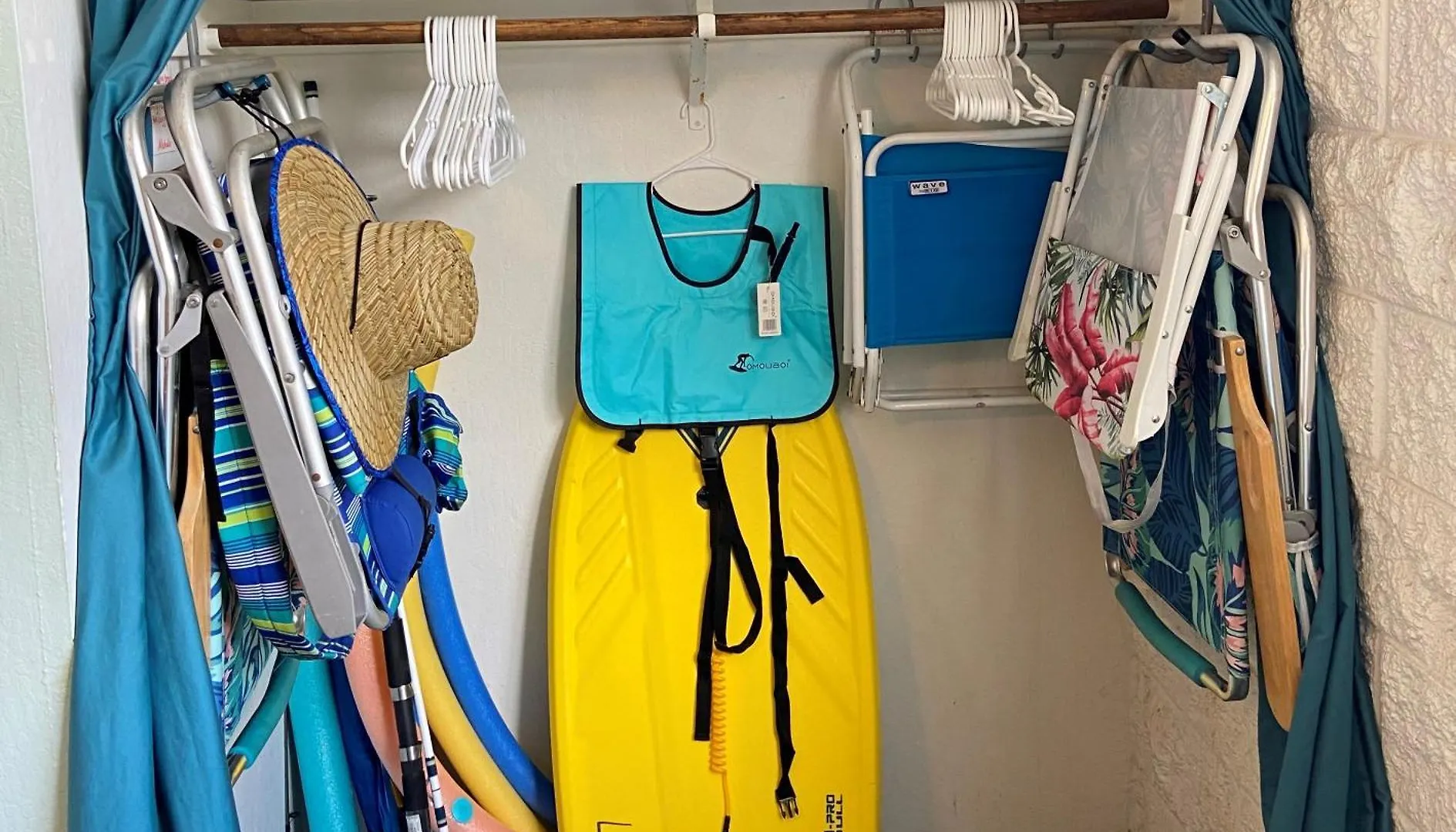 Kanai A Nalu 117 Has Rare Double Sized Lanai, Central Air, 3 Tv'S, Sleep #S Adjustable King, Children'S Stroller, Crib, Pac-N-Play, Games, Washer, Dryer, Boogie Boards, Snorkel Gear, Sand Chairs, Steps To Sugar Beach Wailuku Apartment